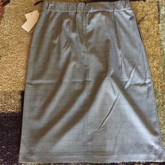High Waist Narrow Uni Qlo Skirt - Picture 5 of 5